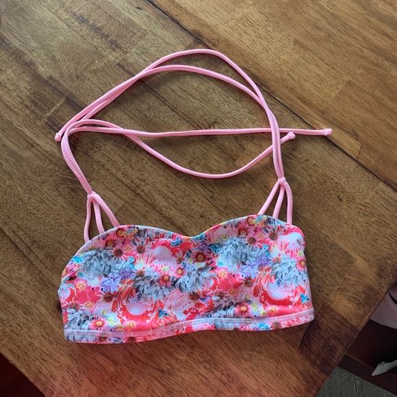 Lululemon sports bra or swim top - Picture 1 of 4